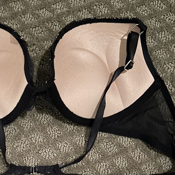 Victoria Secret Bombshell (instant two cup sizes) leather set - Picture 4 of 4